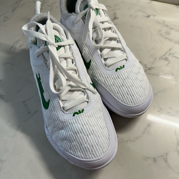 Nike White and Green Athletic Shoes with Cushioned Sole - Picture 2 of 13